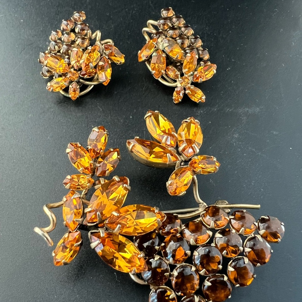 Schreiner Unsigned Grape Amber Topaz Cabochon Earrings Brooch
